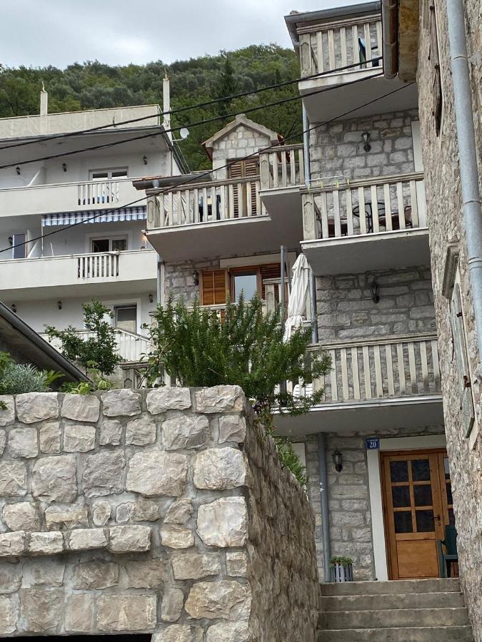 Apartment Aleksandar Tivat Buitenkant foto