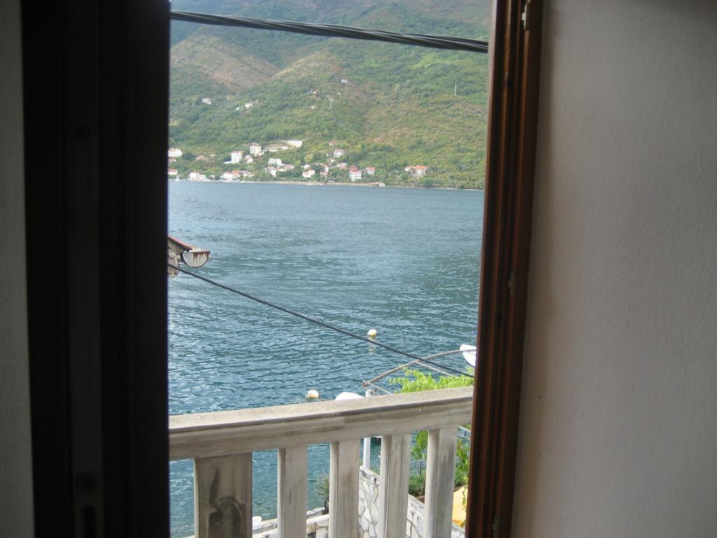 Apartment Aleksandar Tivat Buitenkant foto