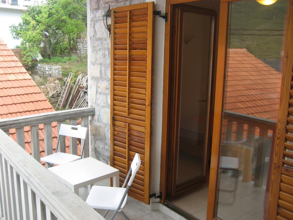 Apartment Aleksandar Tivat Buitenkant foto