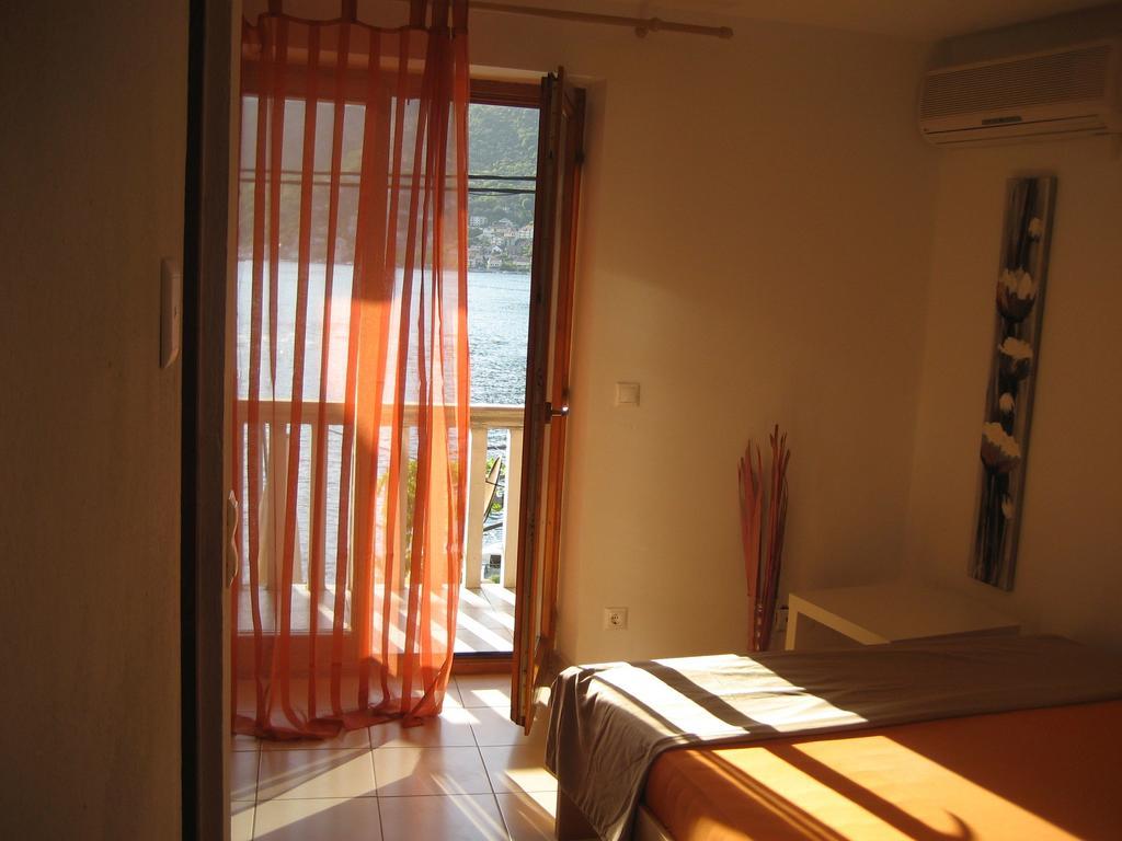 Apartment Aleksandar Tivat Buitenkant foto