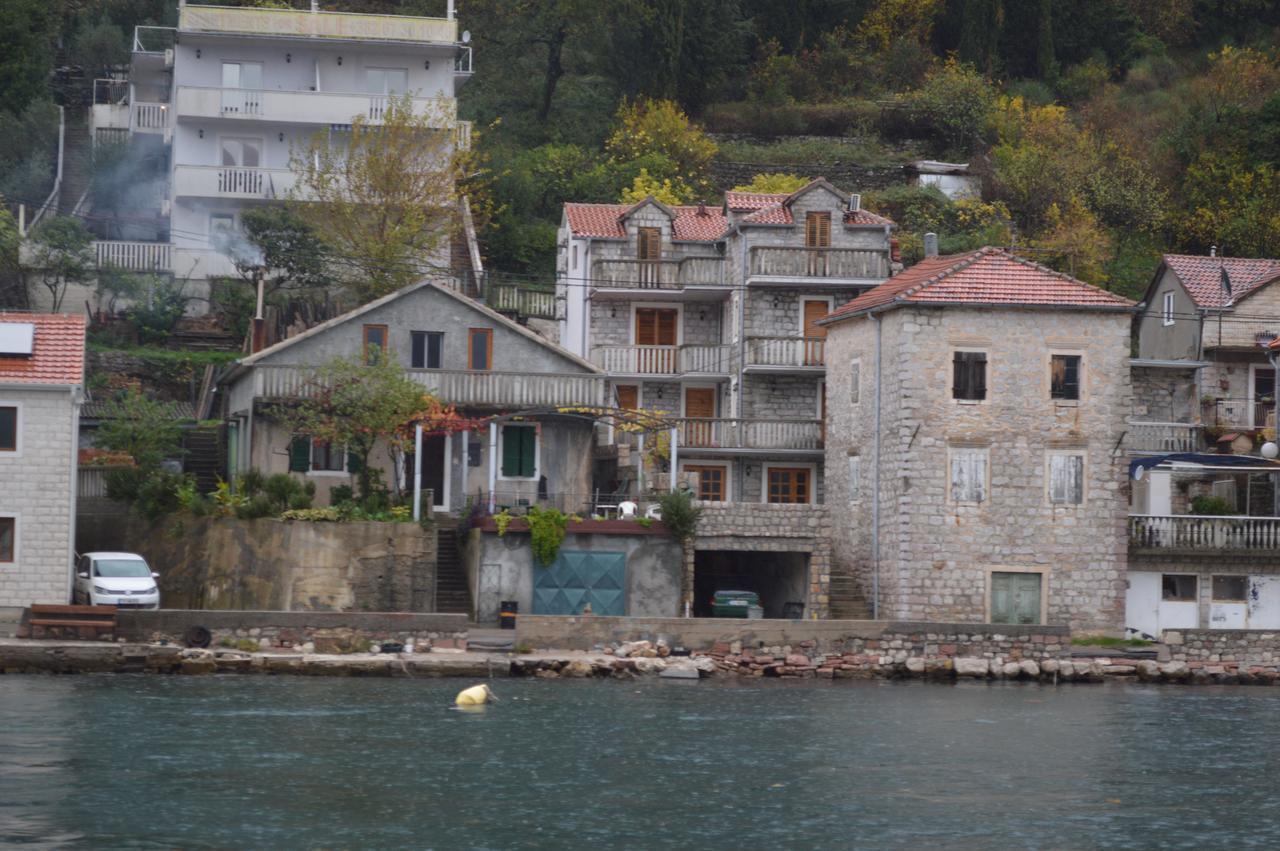 Apartment Aleksandar Tivat Buitenkant foto