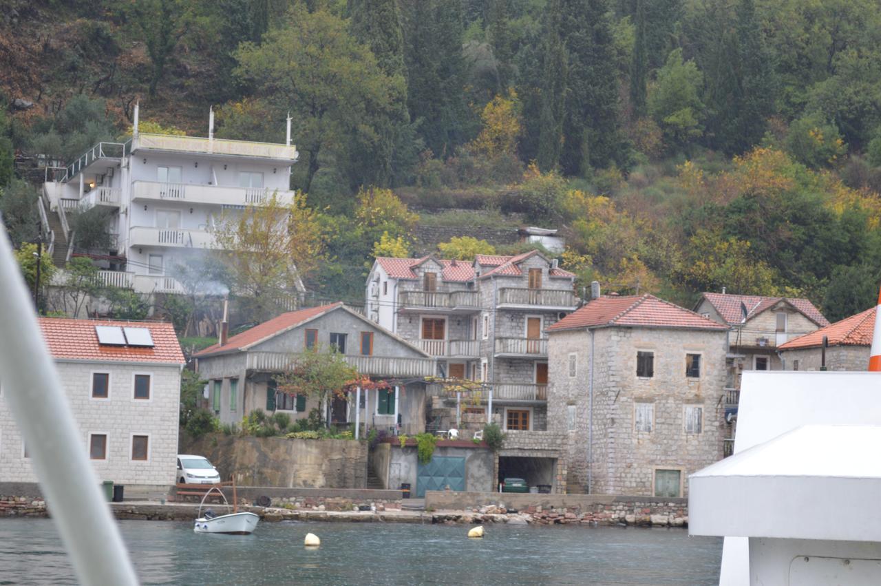 Apartment Aleksandar Tivat Buitenkant foto