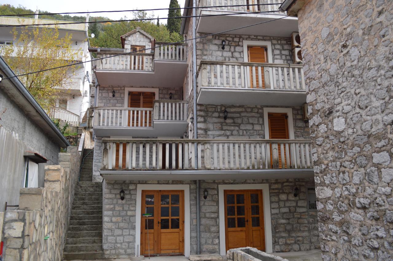 Apartment Aleksandar Tivat Buitenkant foto