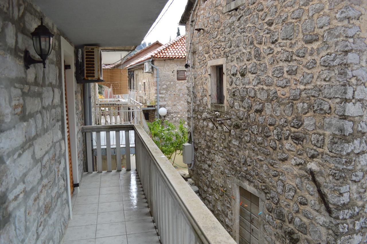 Apartment Aleksandar Tivat Buitenkant foto