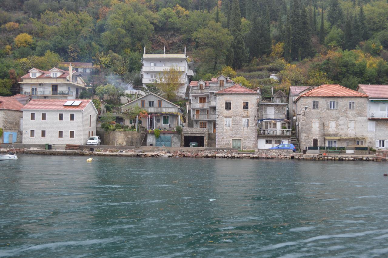 Apartment Aleksandar Tivat Buitenkant foto