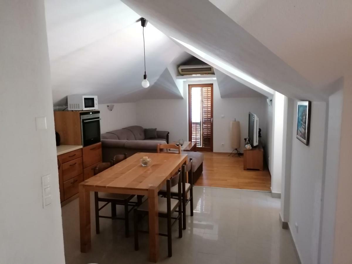 Apartment Aleksandar Tivat Buitenkant foto