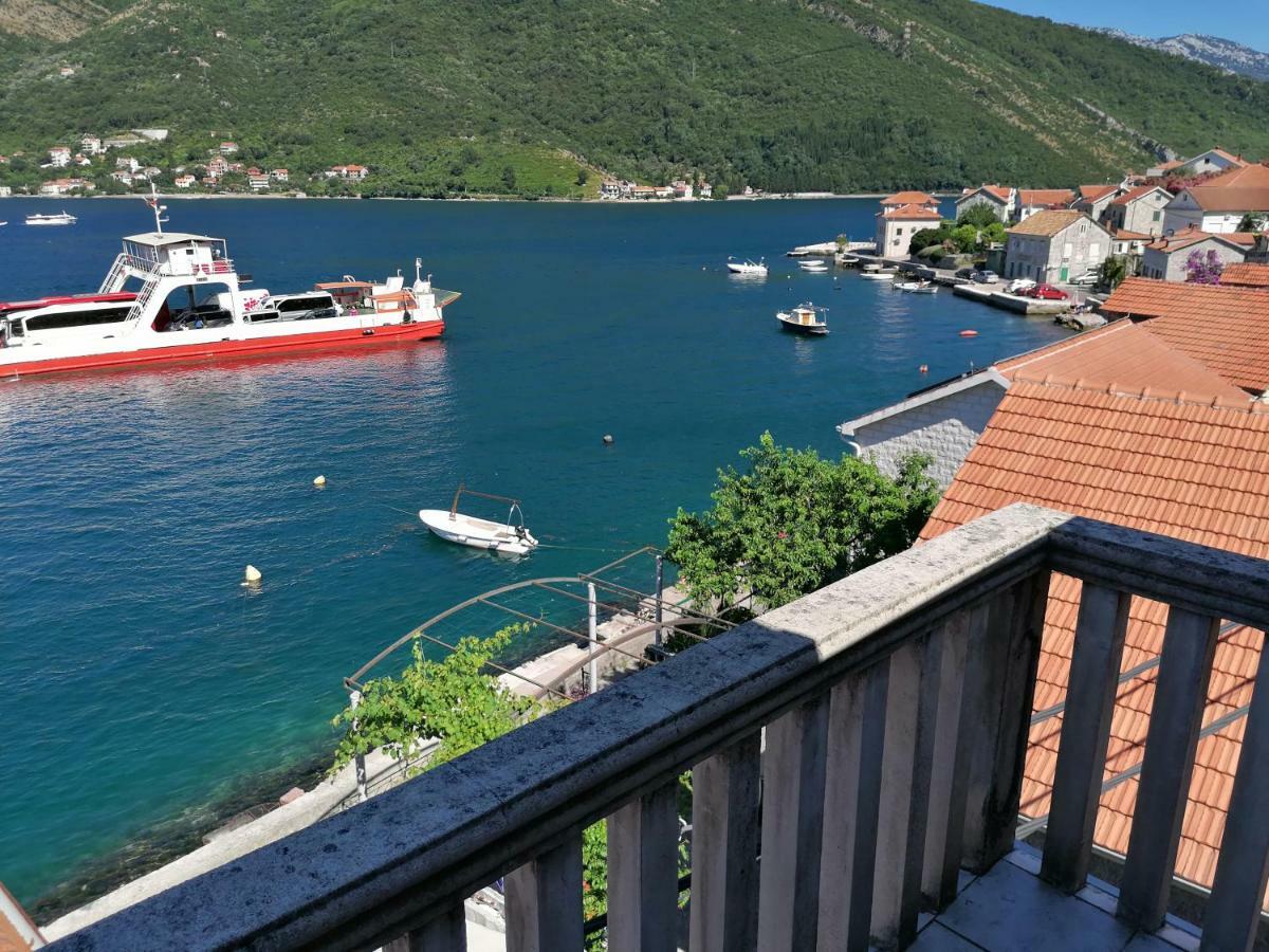 Apartment Aleksandar Tivat Buitenkant foto