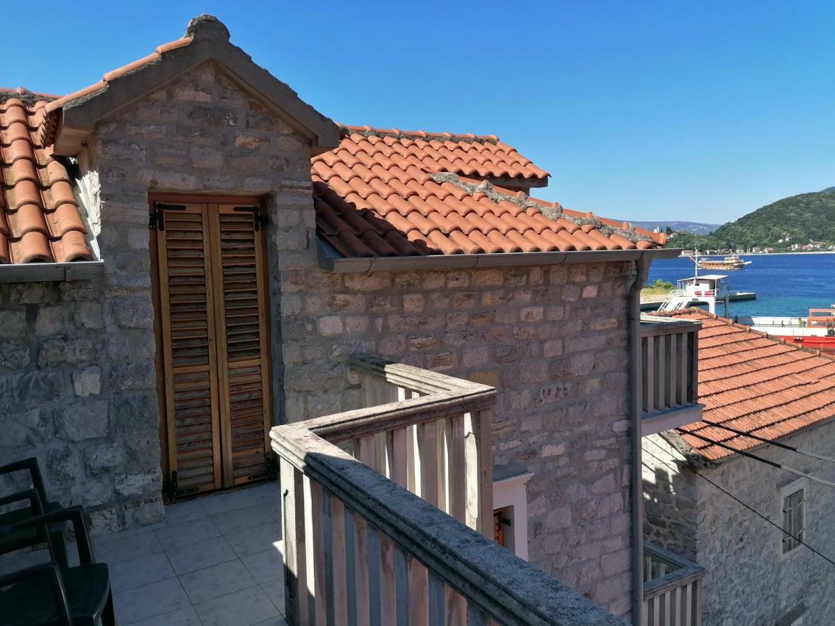 Apartment Aleksandar Tivat Buitenkant foto
